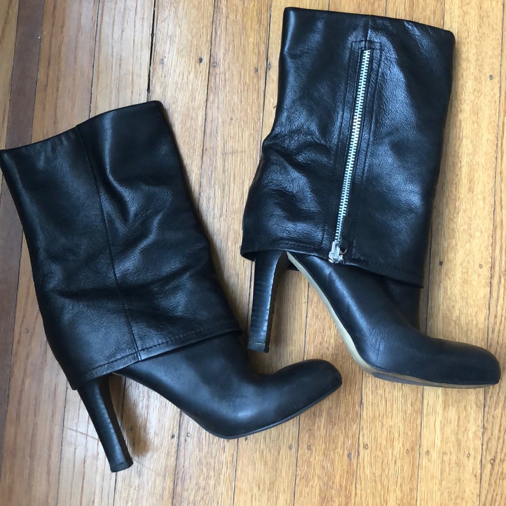 Heeled black boots